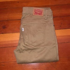 Khaki Levi skinny pants